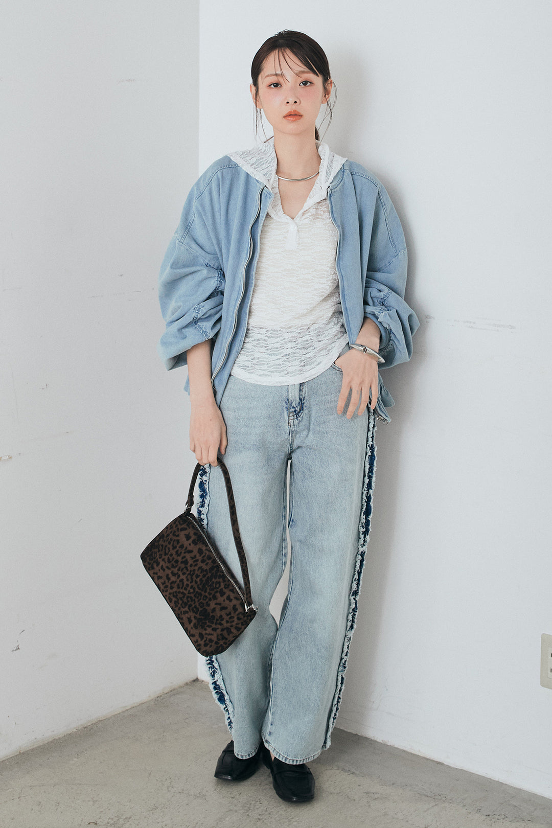 [SET]袖シャーリング裾フリルデニムブルゾン+デニムサイドフリルパンツ+ストレッチレースフーディサムホールプルオーバー(3set)