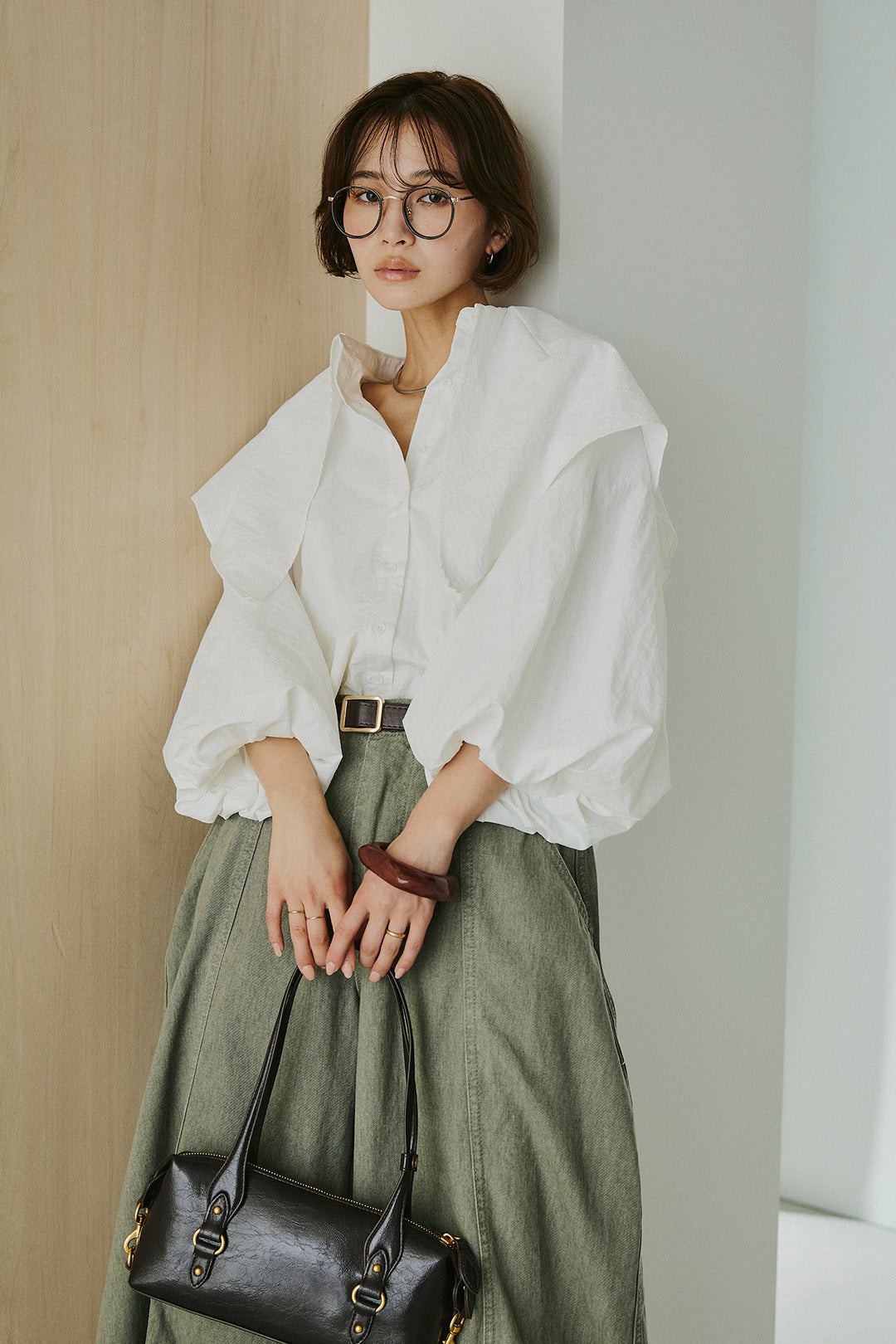 [SET]ケープカラーナイロンブラウス+サイドベルトカーブワイドパンツ(2set)