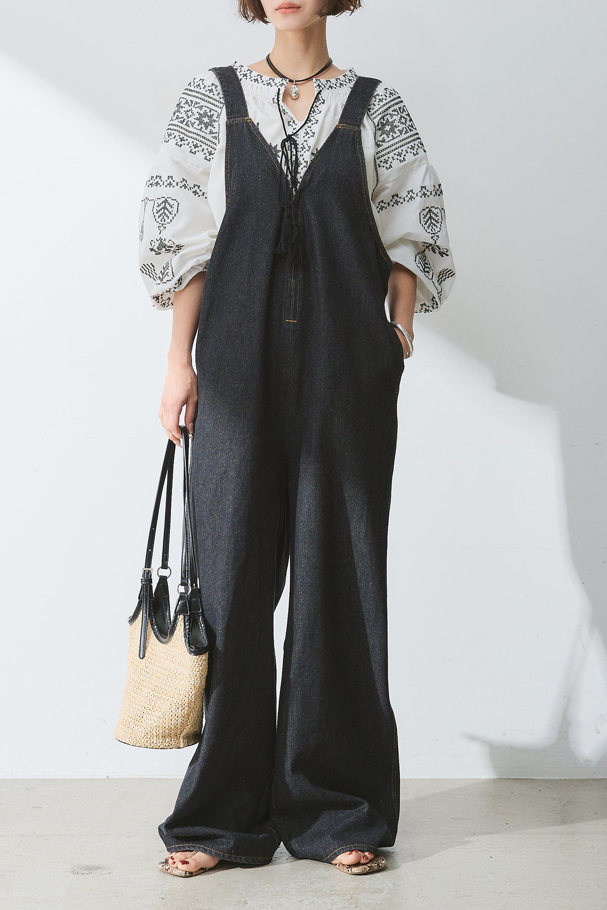 SET]刺繍バルーンブラウス+デニムフロントジップVネックサロペット