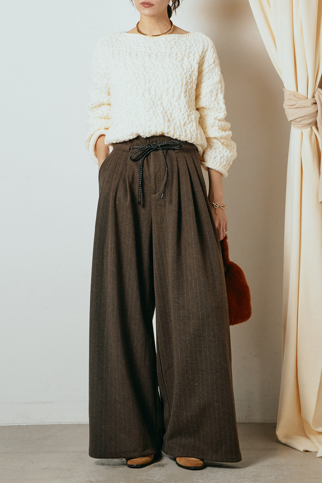 [SET]ボリューム編みニットプルオーバー+編みベルト付きピンストライプワイドパンツ(2set)