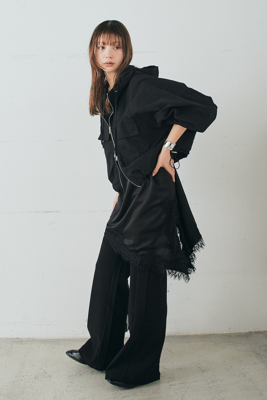 [SET]ナイロンボリュームWジップパーカーブルゾン+サテンレースアシメキャミ+細編みベルト付きパンツ+サテンレースアシメキャミ(3set)