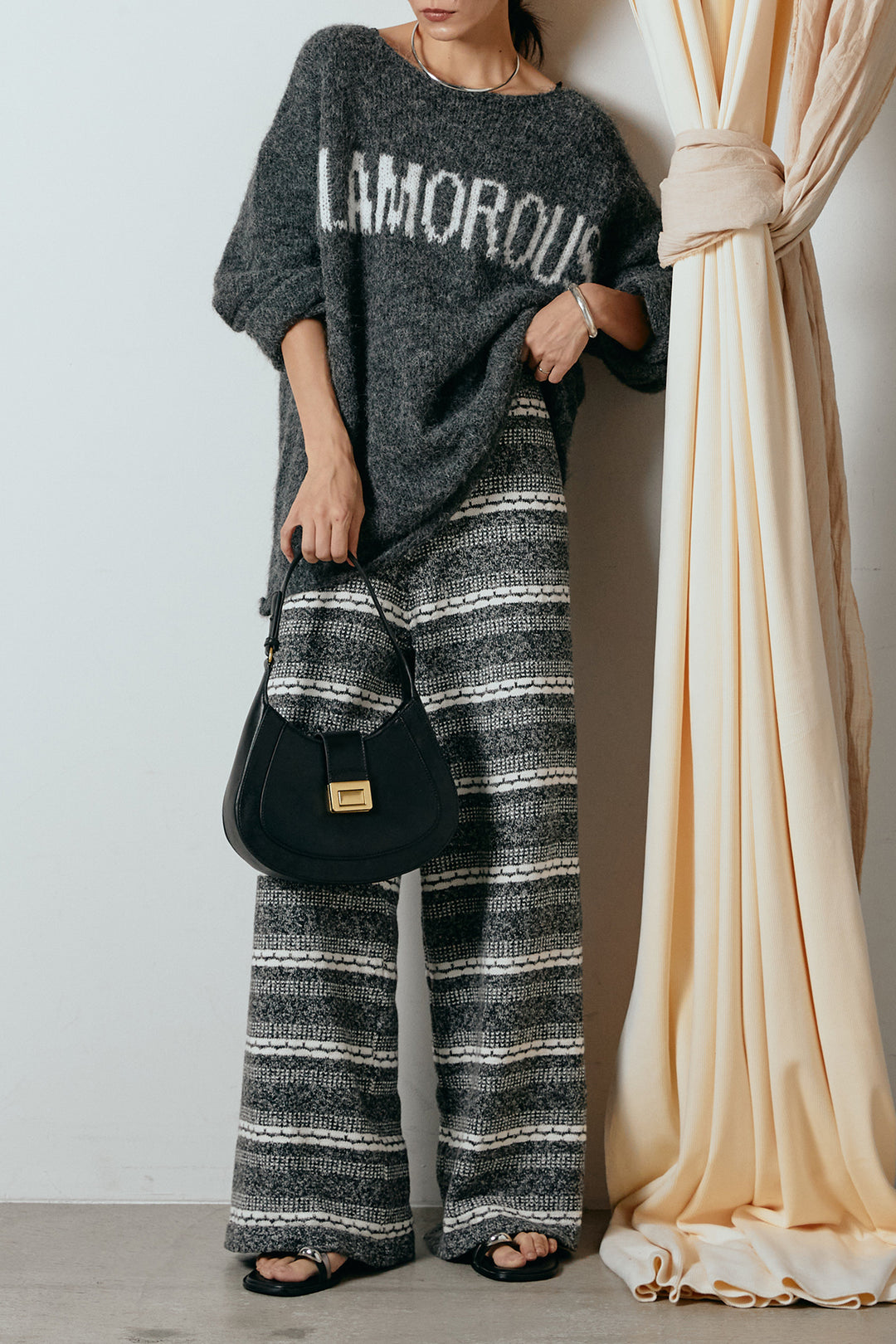 [SET]フロントロゴデザインニットトップス+マルチライン柄リラックスニットパンツ(2set)