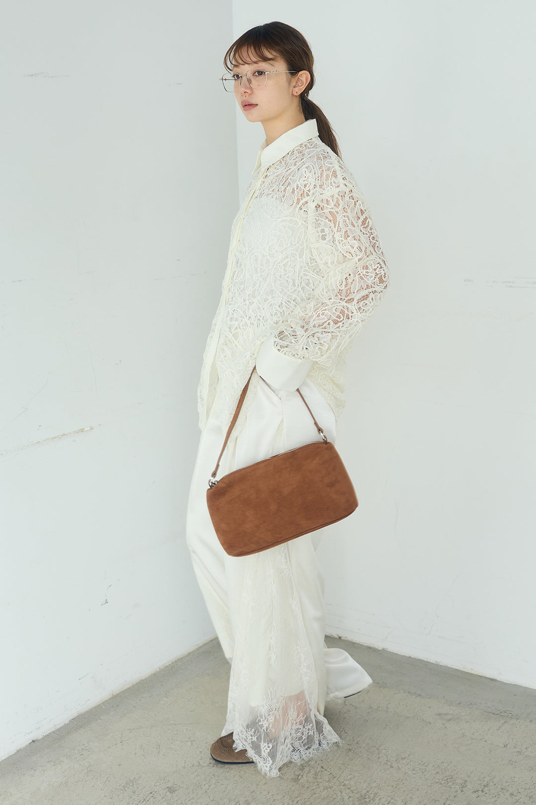 [SET]刺繍レースオーバーサイズシャツ+サテンレース切り替えタックパンツ(2set)