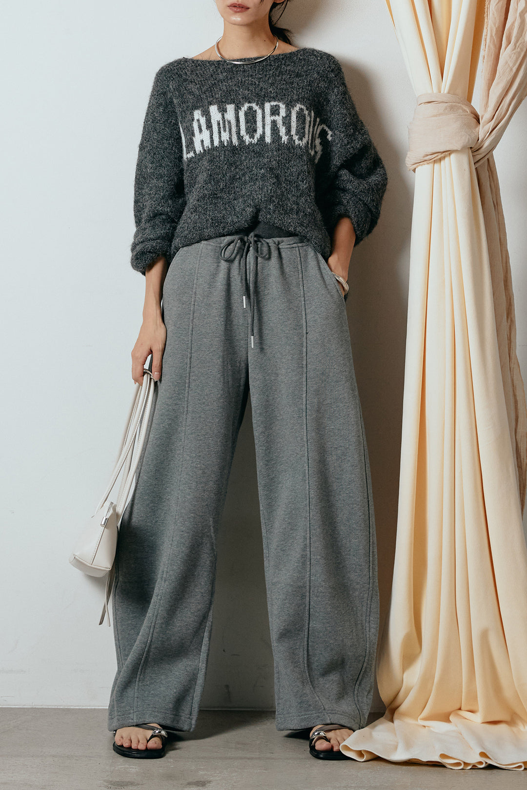 [SET]フロントロゴデザインニットトップス+スウェットワイドカーブパンツ(2set)