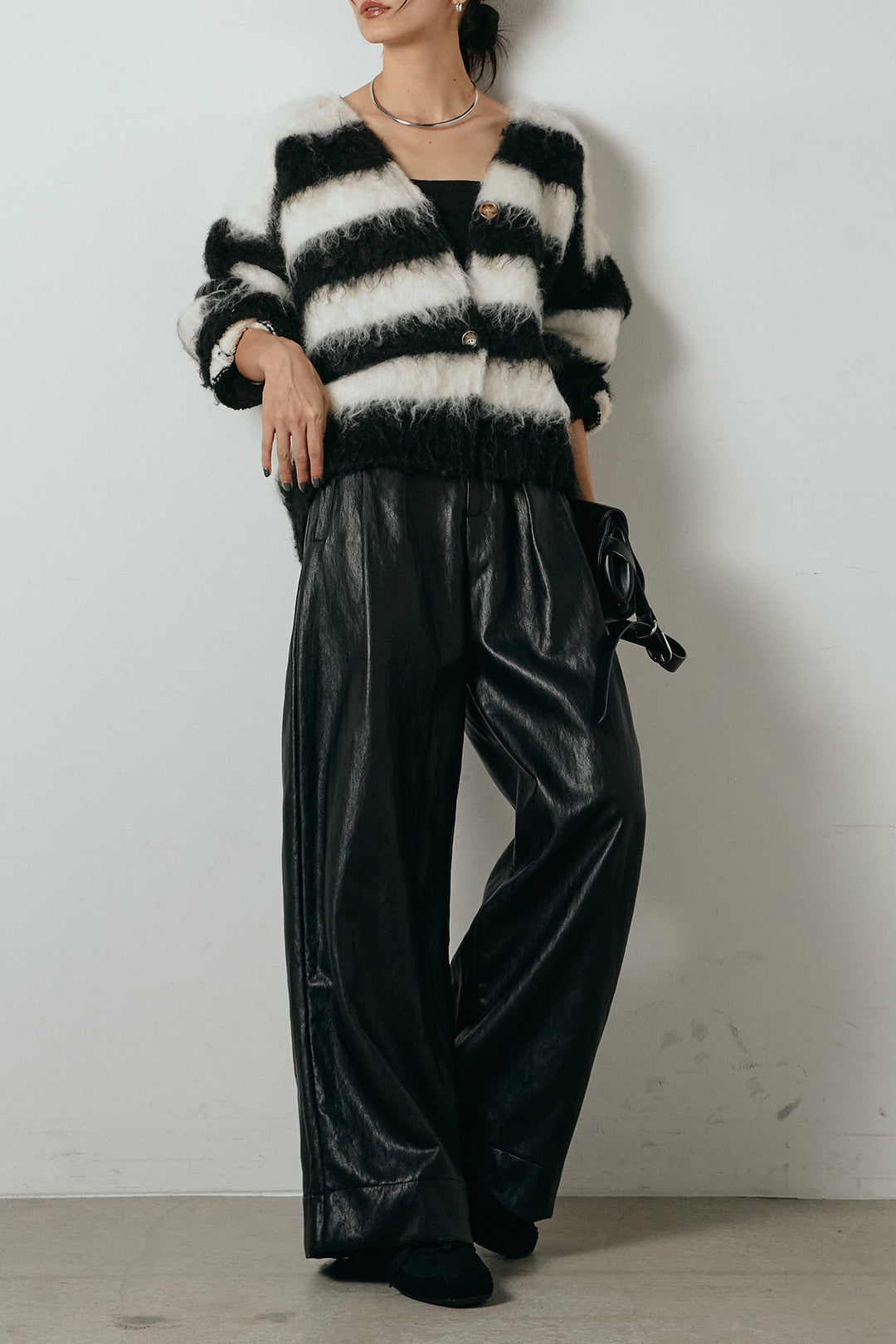 [SET]シャギーボーダー柄ニットカーディガン+ベルト付きレザーライクタックパンツ(2set)