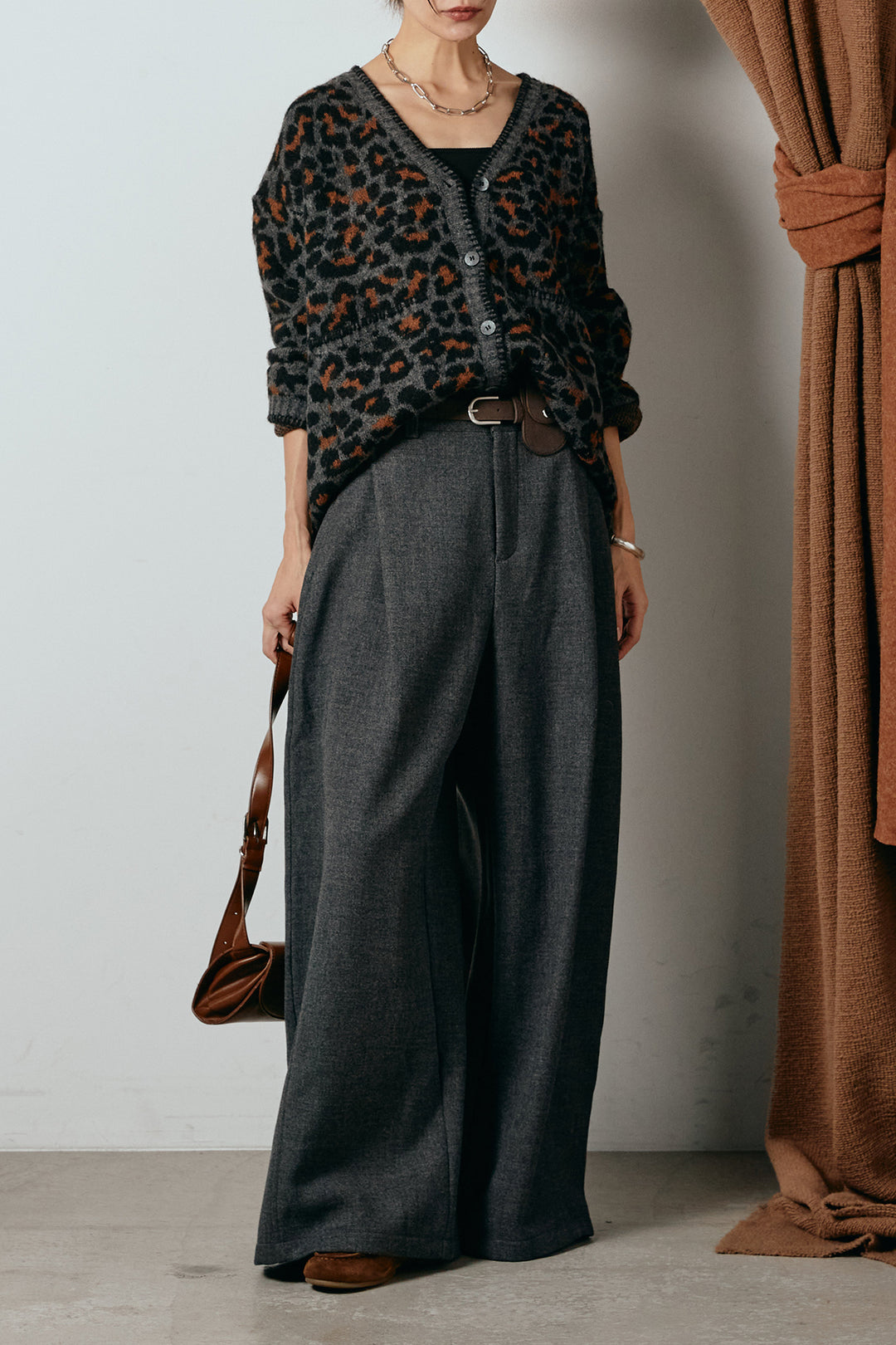 [SET]ステッチデザインレオパードニットカーディガン+ポーチベルト付きカーブパンツ(2set)