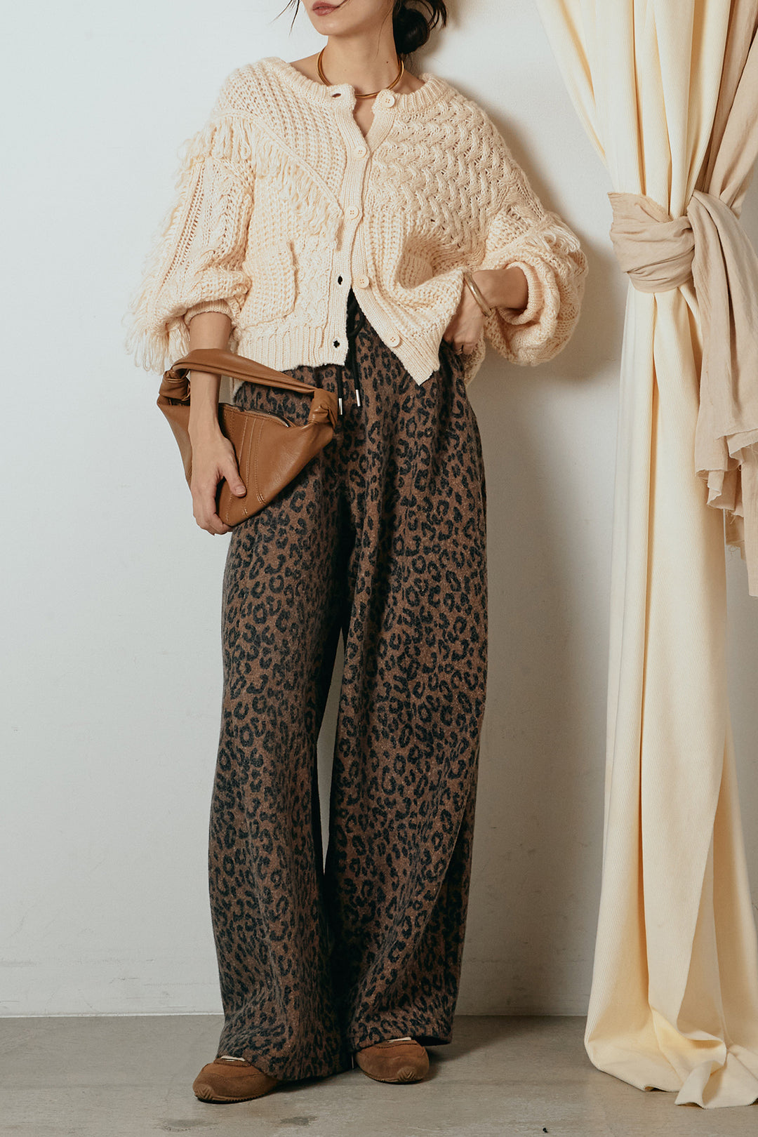 [SET]ランダムフリンジニットカーディガン+リラックスレオパード柄ワイドパンツ(2set)