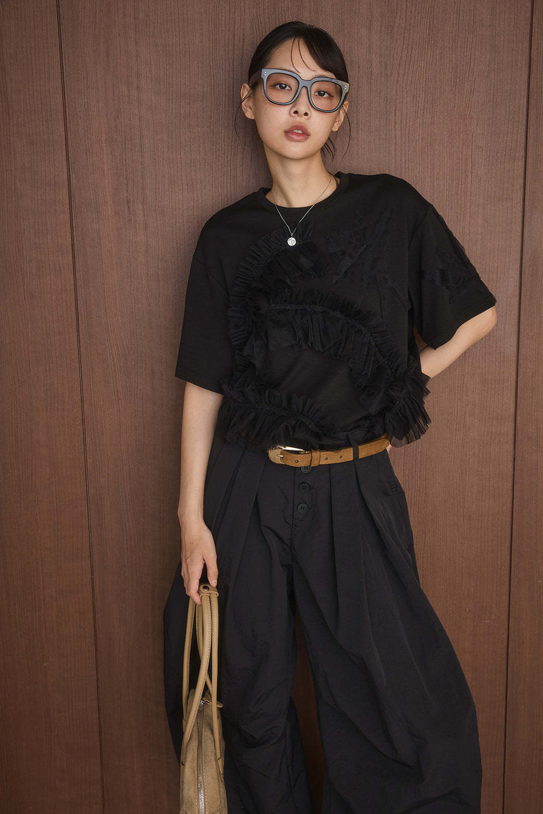 [SET]チュールモチーフデザインTシャツ+ボタンデザインニーサイドタックパンツ(2set)
