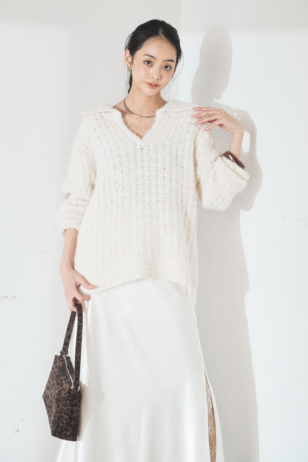 [SET]襟付きVネックニットトップス+裾レースデザインサテンスカート(2set)