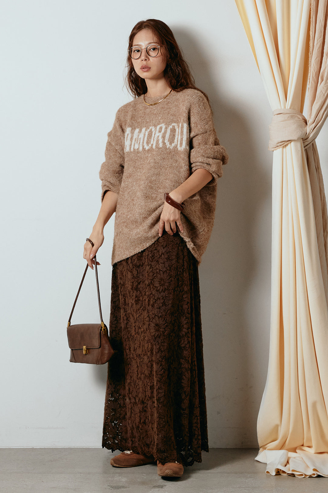 [SET]フロントロゴデザインニットトップス+花柄刺繍ベロアフレアスカート(2set)