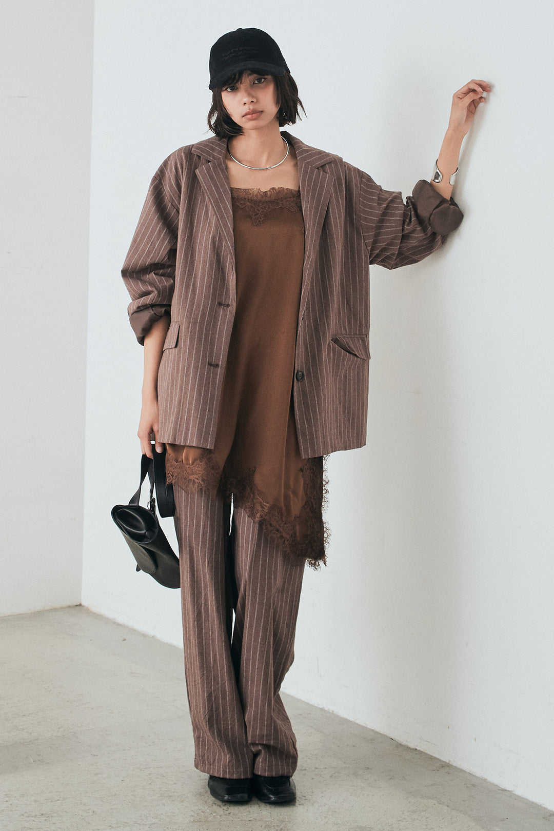 [SET]リネンライクストライプテーラードジャケット+リネンライクストライプタックイージーパンツ+サテンレースアシメキャミ(3set)