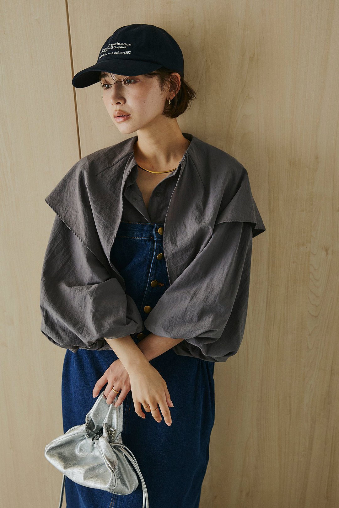 [SET]ケープカラーナイロンブラウス+配色ショルダーデニムサロペットスカート(2set)