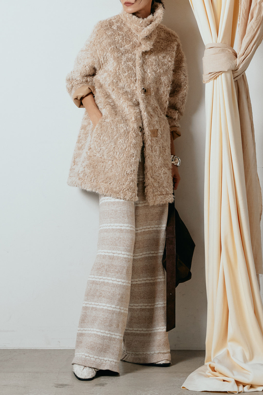 [SET]リバーシブルボアアウター+マルチライン柄リラックスニットパンツ(2set)