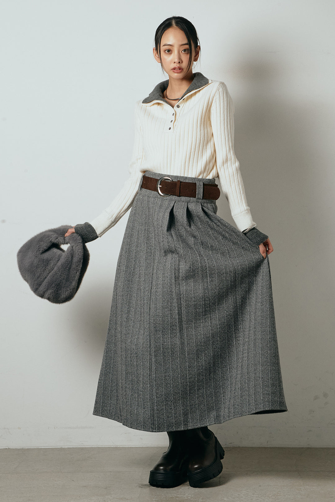 [SET]レイヤード風リブニットトップス+太ベルト付きヘリンボーンプリーツスカート(2set)