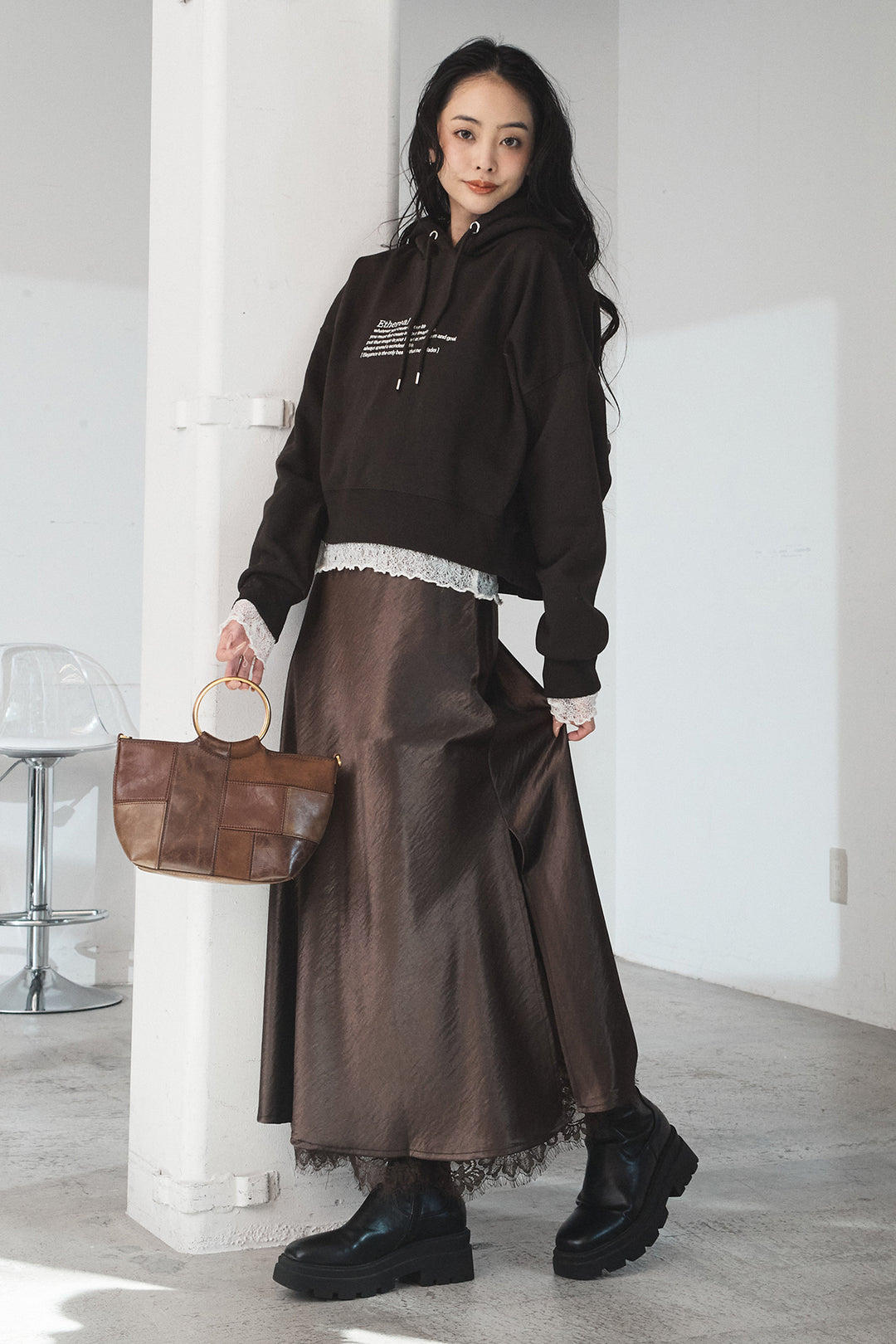 [SET]裏起毛レタリング刺繍フーディショートプルオーバー+ストレッチレースクルーネックインナー(2set)