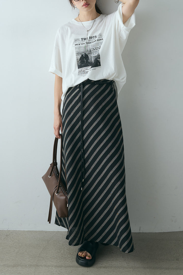 [SET]ニュースペーパーグラフィックTシャツ+ベルト付き斜めライン柄スカート(2set)