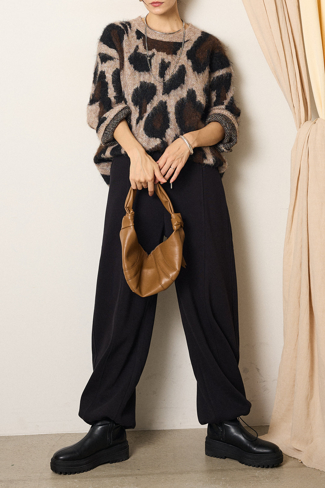 [SET]ルーズアニマルモヘアニットトップス+スウェットワイドカーブパンツ(2set)