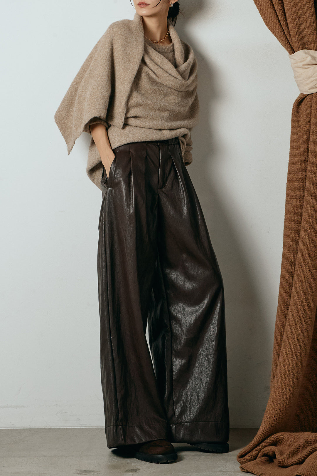 [SET]ネック巻きデザインニットトップス+ベルト付きレザーライクタックパンツ(2set)