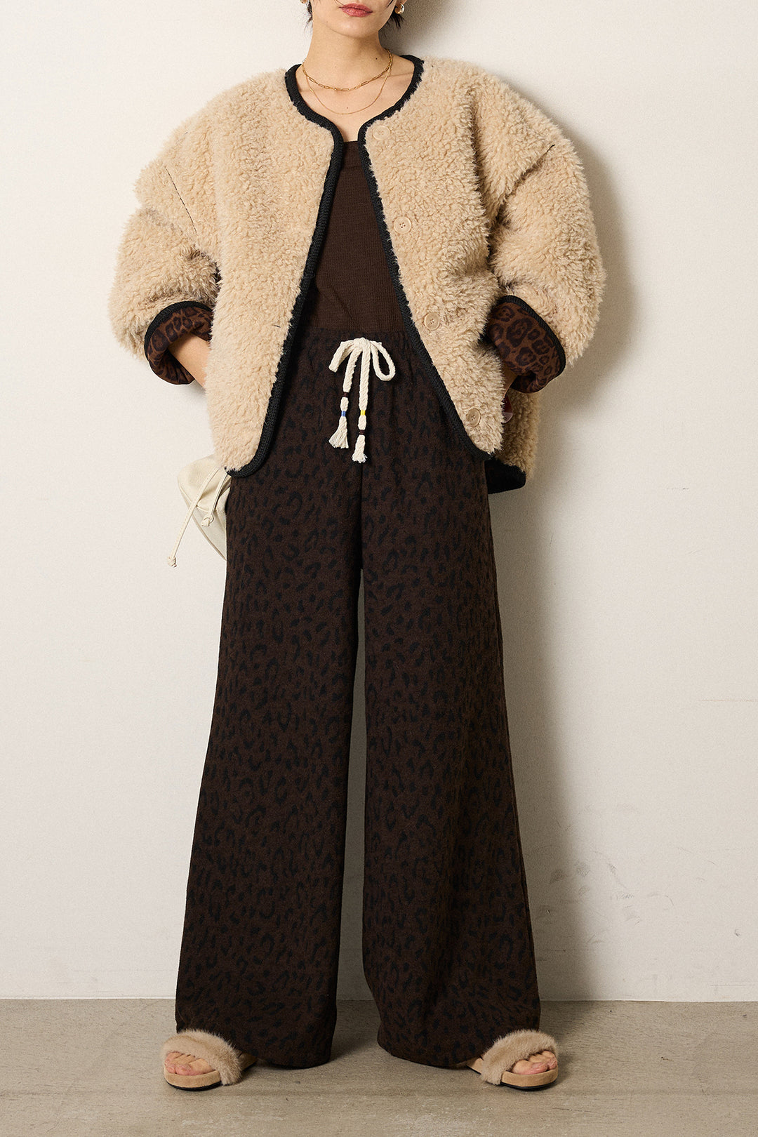 [SET]ノーカラー裏地レオパードボアアウター+レオパードジャガードニットパンツ(2set)