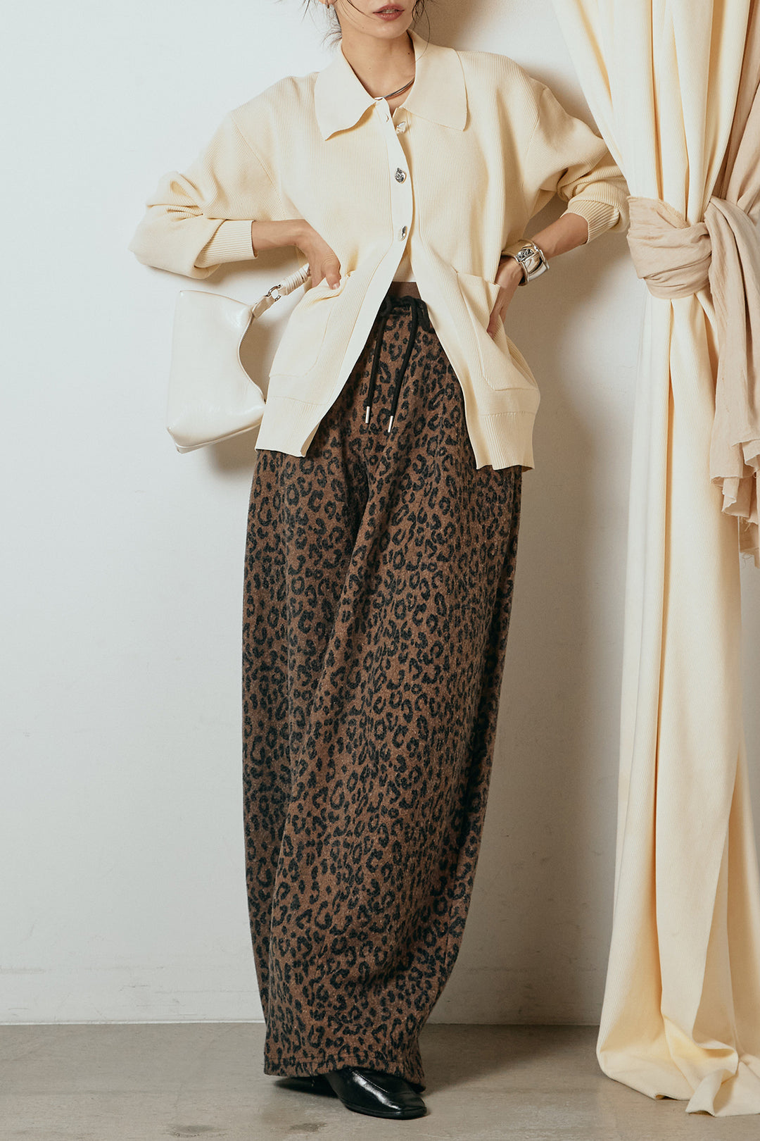 [SET]メタル釦衿付きニットカーディガン+リラックスレオパード柄ワイドパンツ(2set)