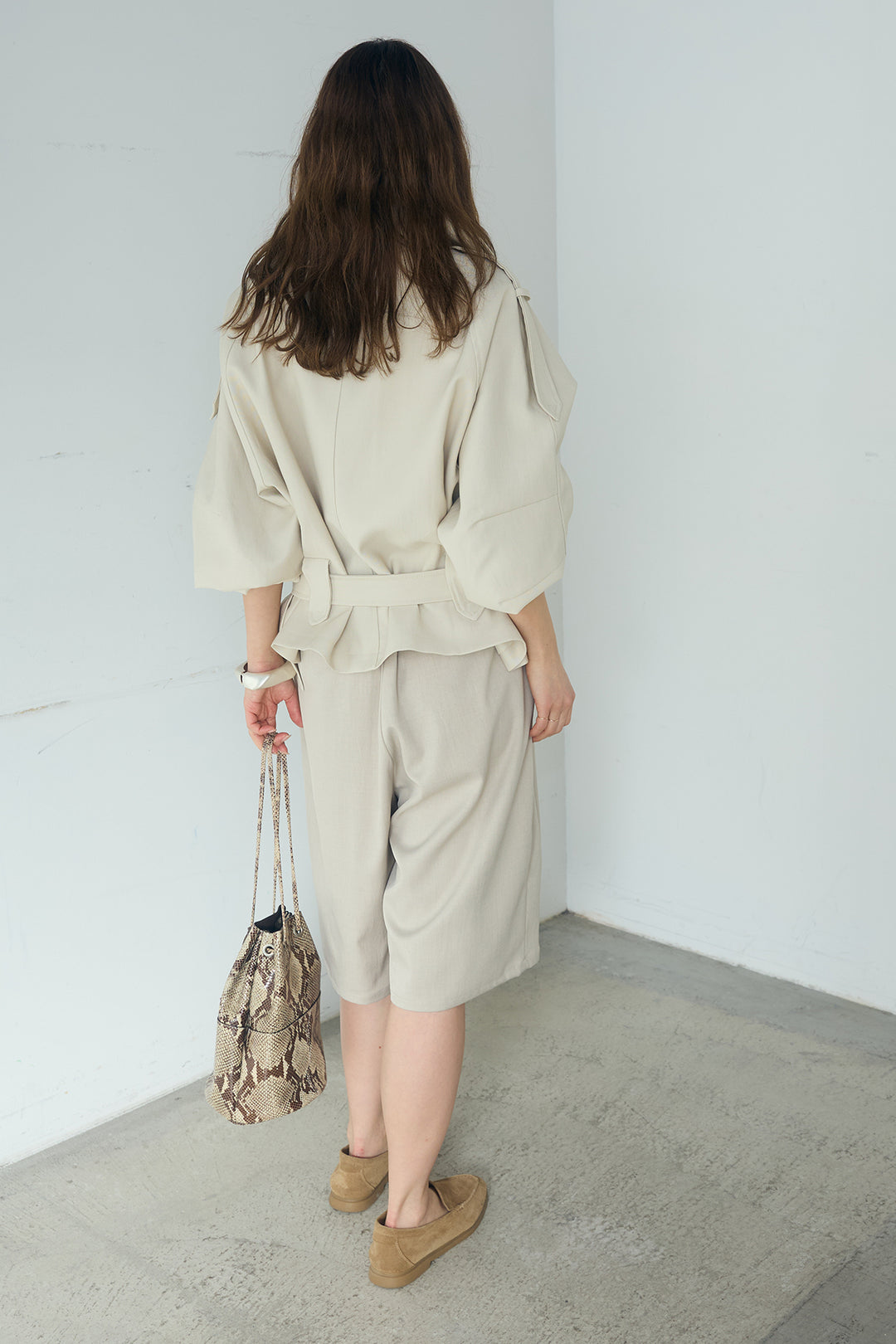 [SET]ベルト付きスタンドネックアウター+ツイルタックハーフパンツ(2set)