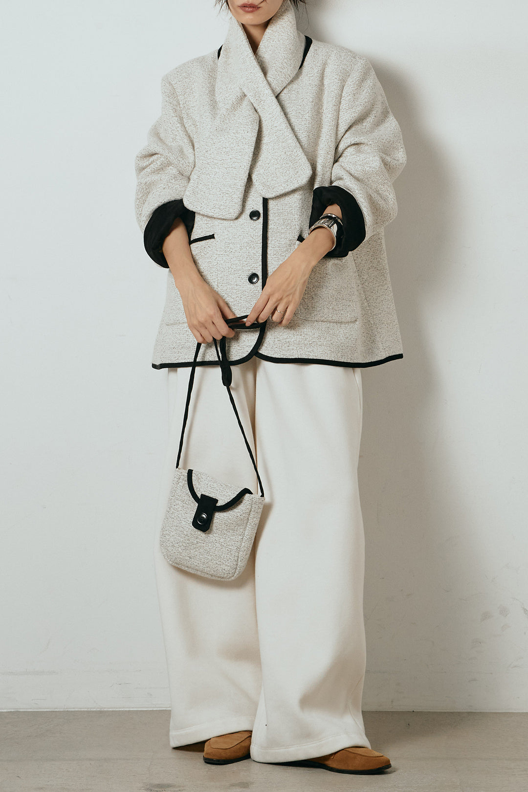 [SET]ノーカラーマフラーバッグ付きアウター+裏起毛スウェットワイドパンツ(2set)