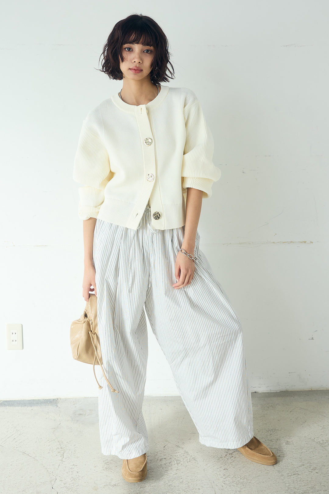 [SET]スポンディッシュBIGボタンクルーネックカーディガン+ランダムストライプタックギャザーパンツ(2set)