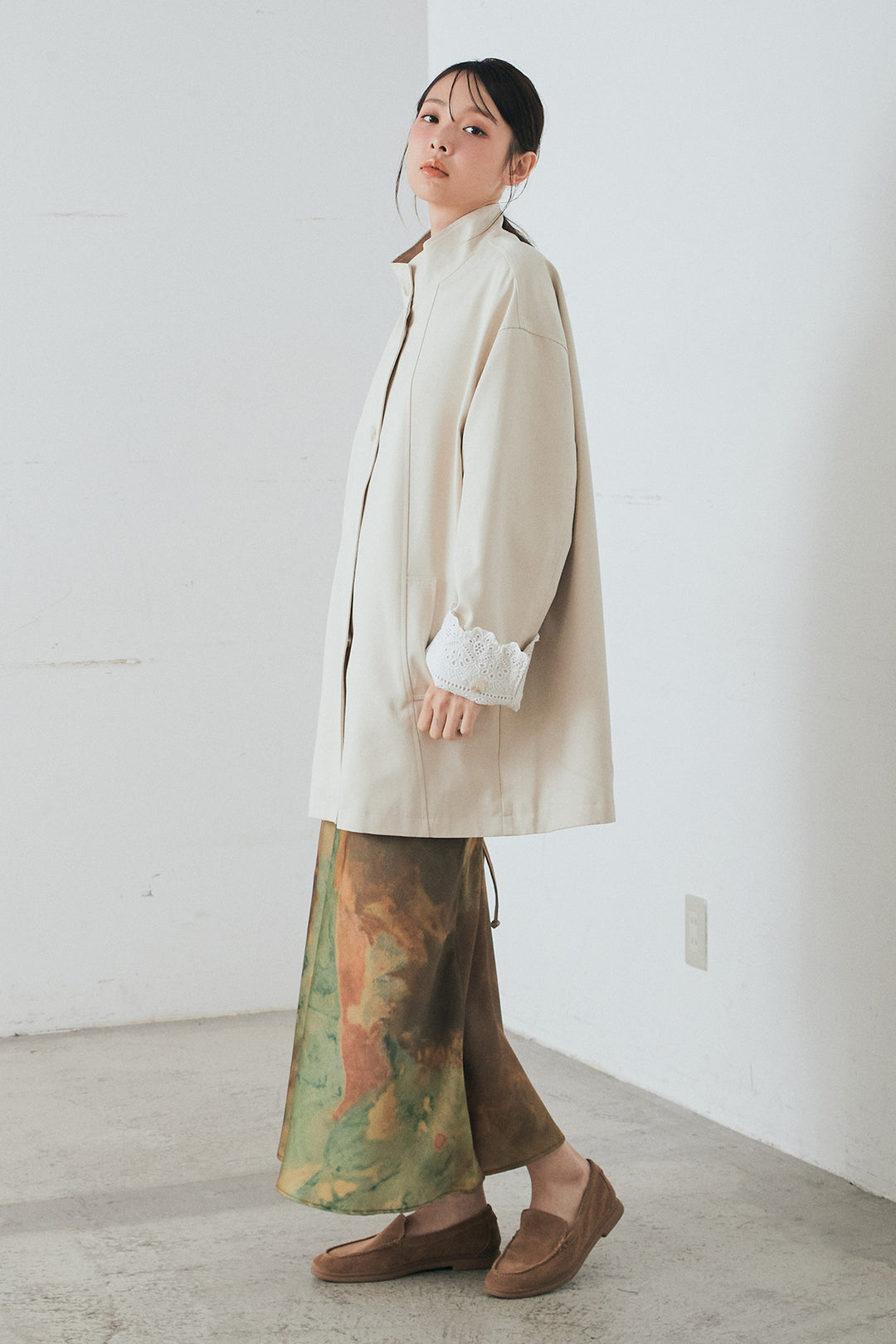 [SET]袖折り返しレースデザインアウター+ニュアンス柄サテンスカート(2set)