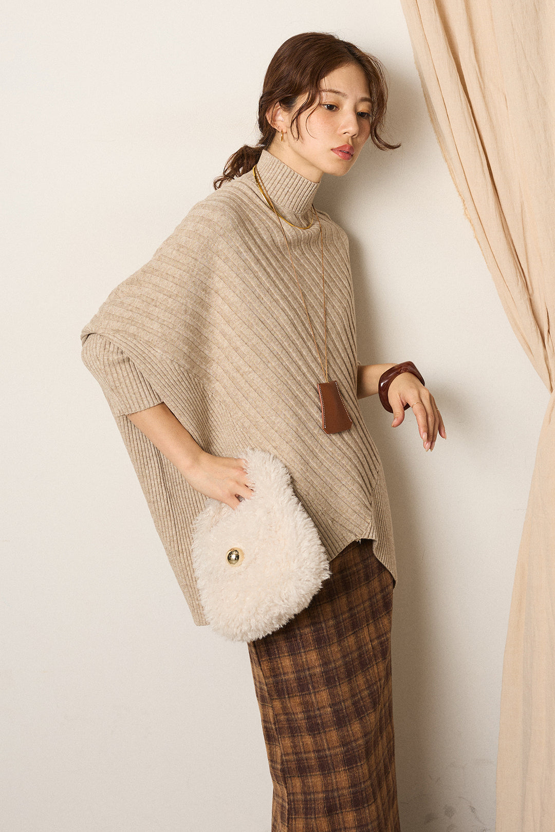 アシメデザインリブポンチョニットトップス