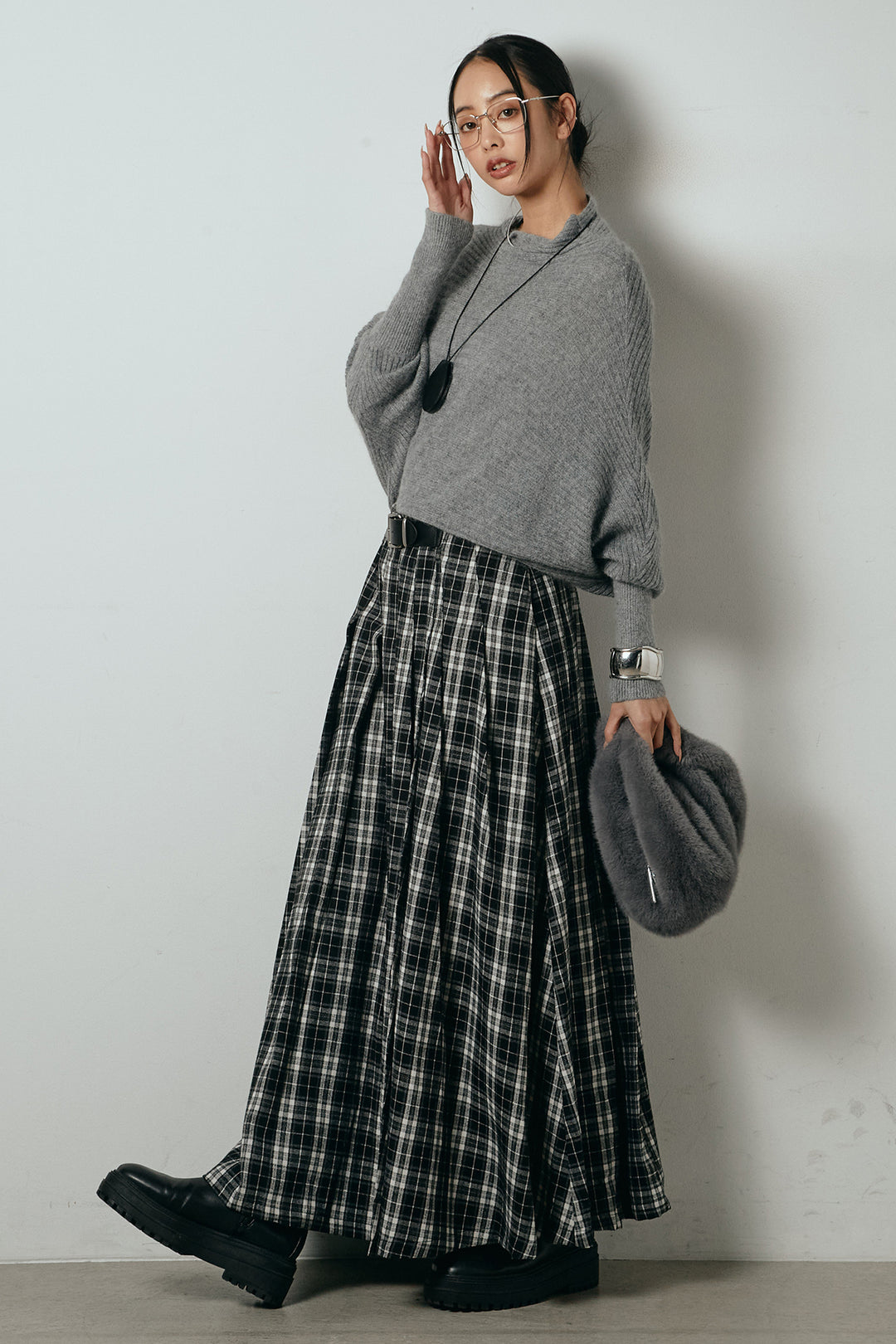 [SET]ポンチョシルエット透かしニットトップス+ベルト付きタータンチェックプリーツスカート(2set)