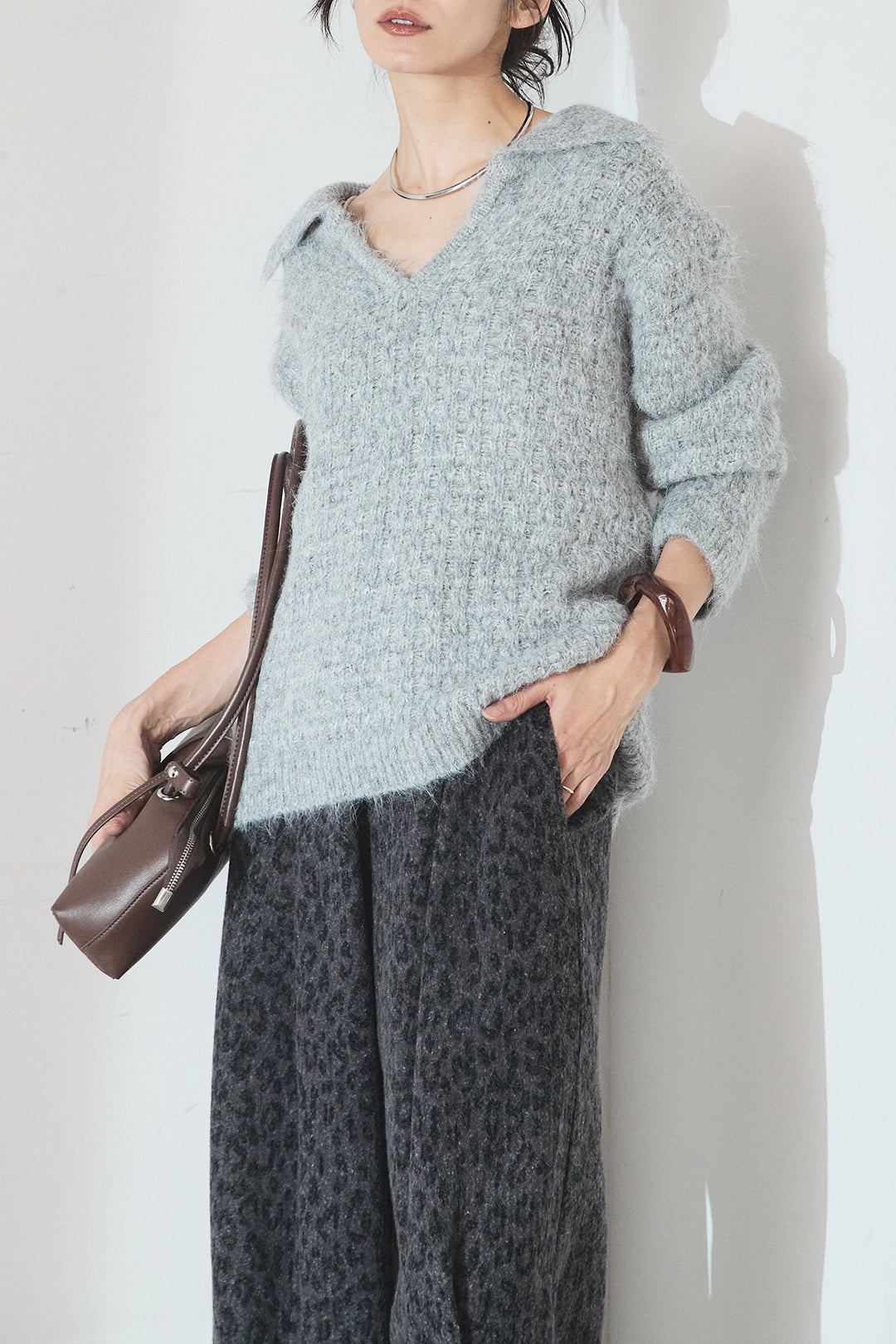 [SET]襟付きVネックニットトップス+リラックスレオパード柄ワイドパンツ(2set)