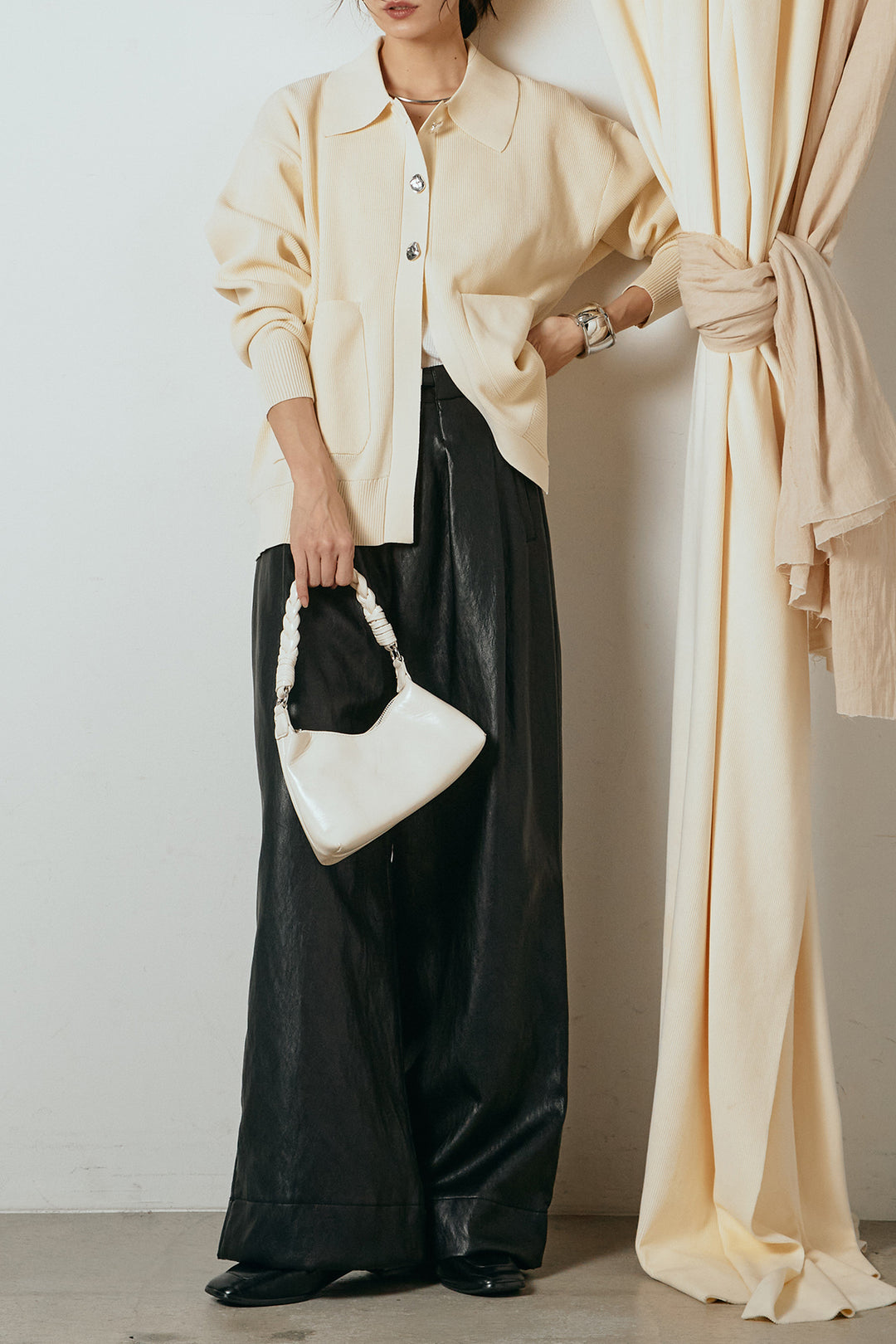 [SET]メタル釦衿付きニットカーディガン+ベルト付きレザーライクタックパンツ(2set)