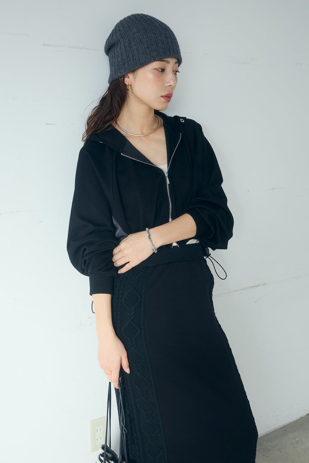 [SET]ドルマンショートフーディー+異素材ドッキングケーブルニットスカート(2set)