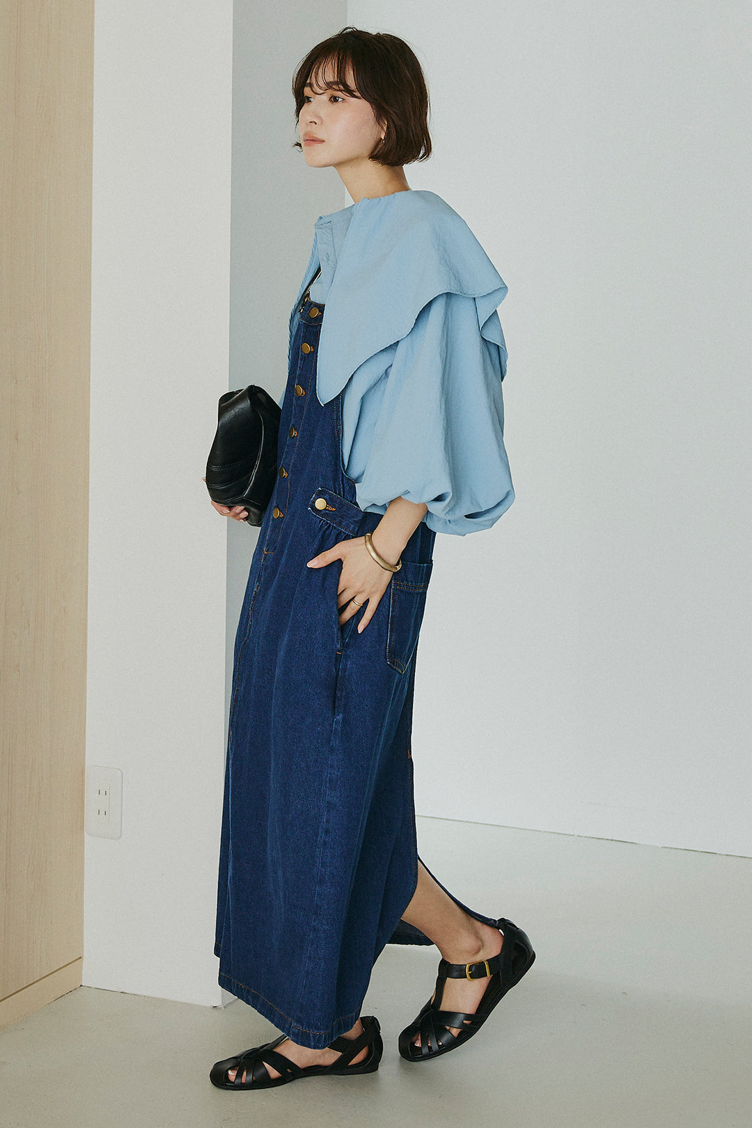 [SET]ケープカラーナイロンブラウス+配色ショルダーデニムサロペットスカート(2set)