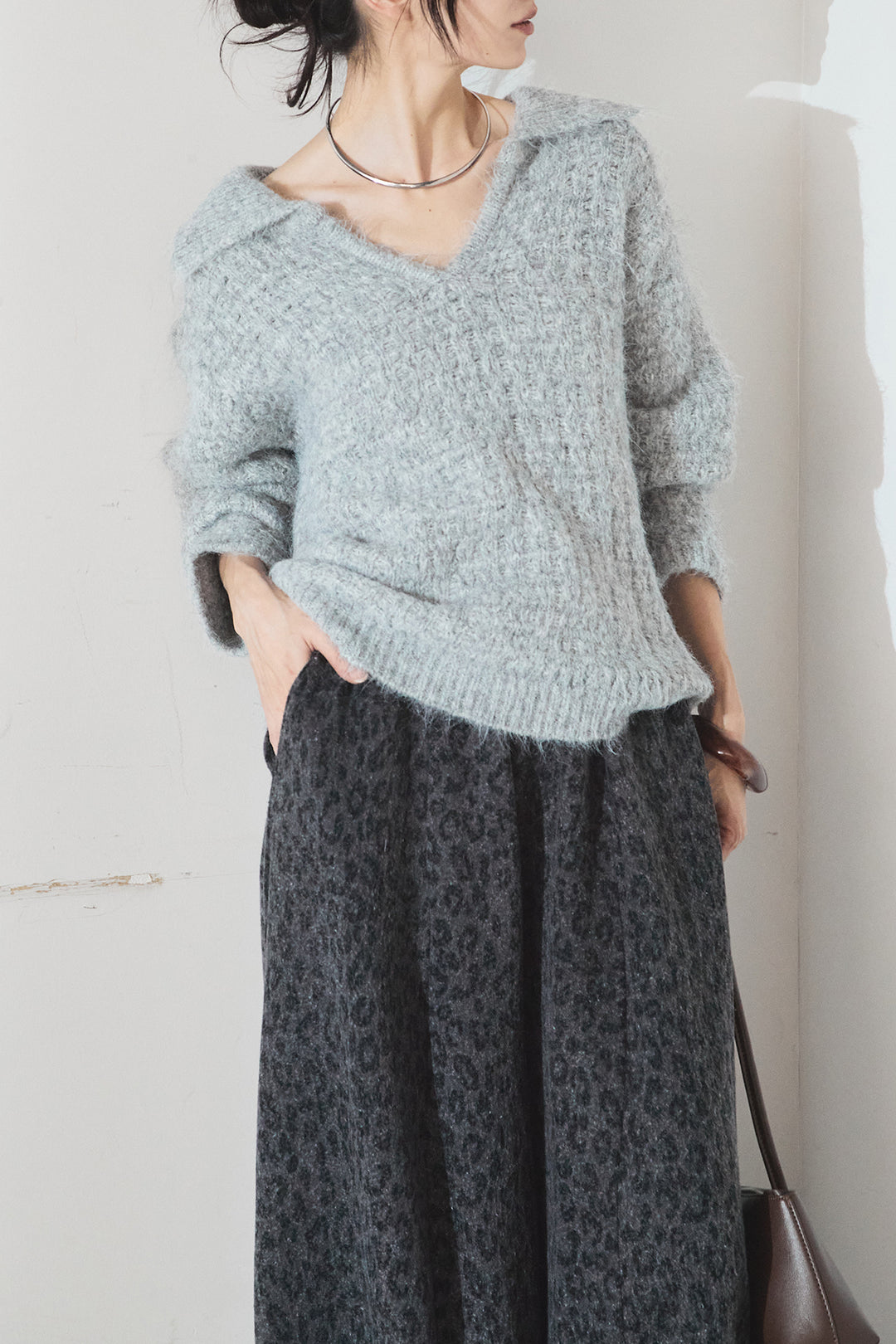 [SET]襟付きVネックニットトップス+リラックスレオパード柄ワイドパンツ(2set)