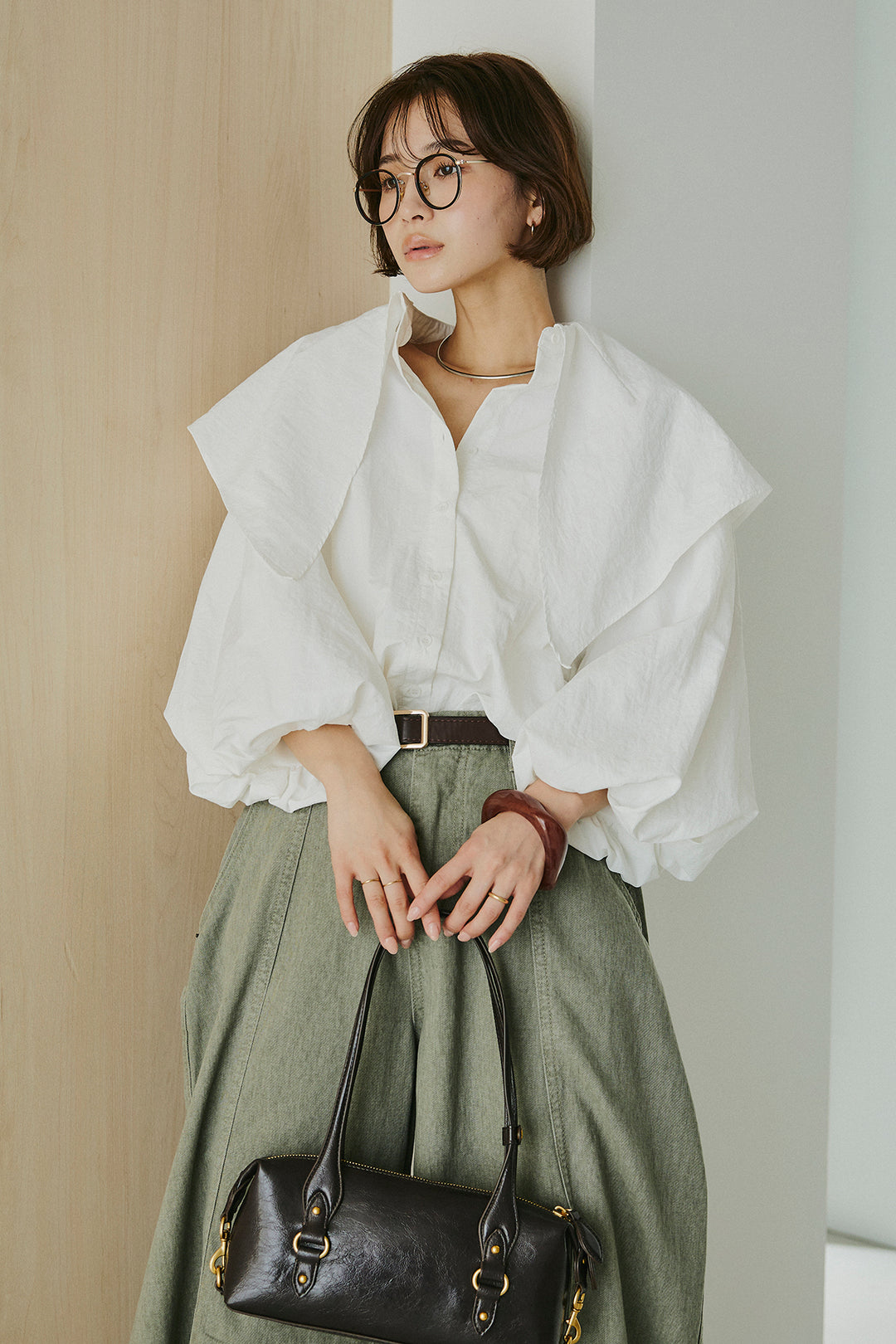 [SET]ケープカラーナイロンブラウス+サイドベルトカーブワイドパンツ(2set)