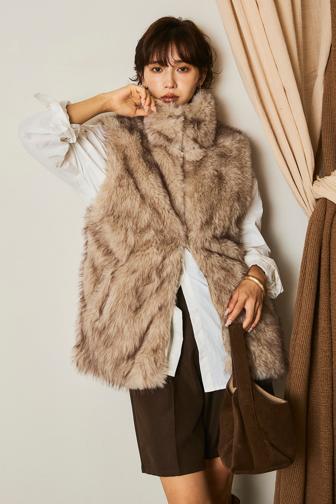 [SET]パワーショルダービッグシャツ+ヘザーエステルタックハーフパンツ+フェイクファースタンドジレ(3set)