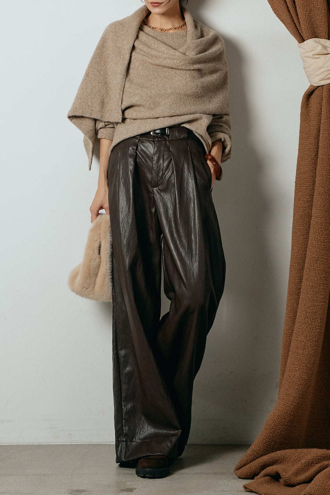 [SET]ネック巻きデザインニットトップス+ベルト付きレザーライクタックパンツ(2set)