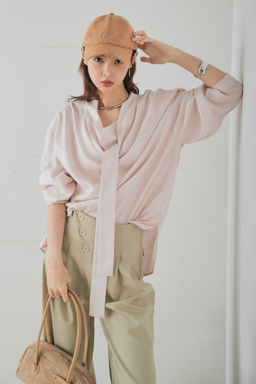 [SET]ニュアンスボータイブラウス+斜めボタンタック入りスラックス(2set)