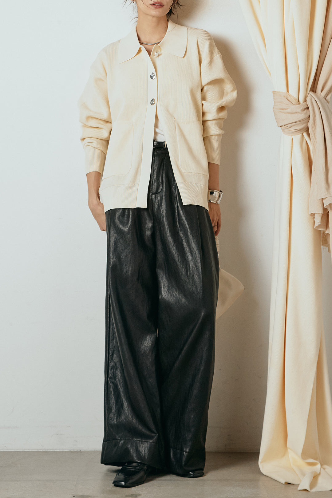 [SET]メタル釦衿付きニットカーディガン+ベルト付きレザーライクタックパンツ(2set)