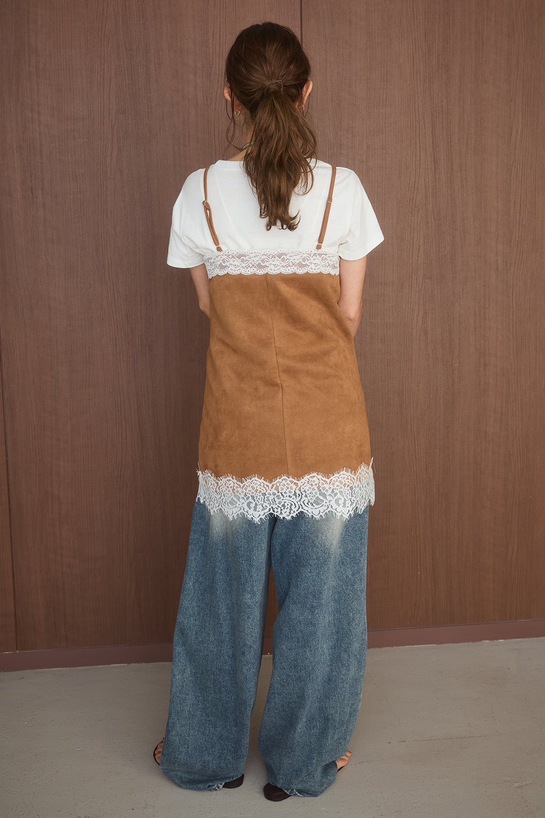[SET]半袖ロゴプリントTシャツ+スエードレースキャミチュニック+ダメージバレルデニム(3set)