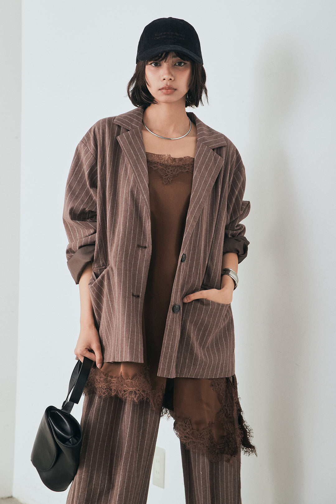 [SET]リネンライクストライプテーラードジャケット+リネンライクストライプタックイージーパンツ+サテンレースアシメキャミ(3set)
