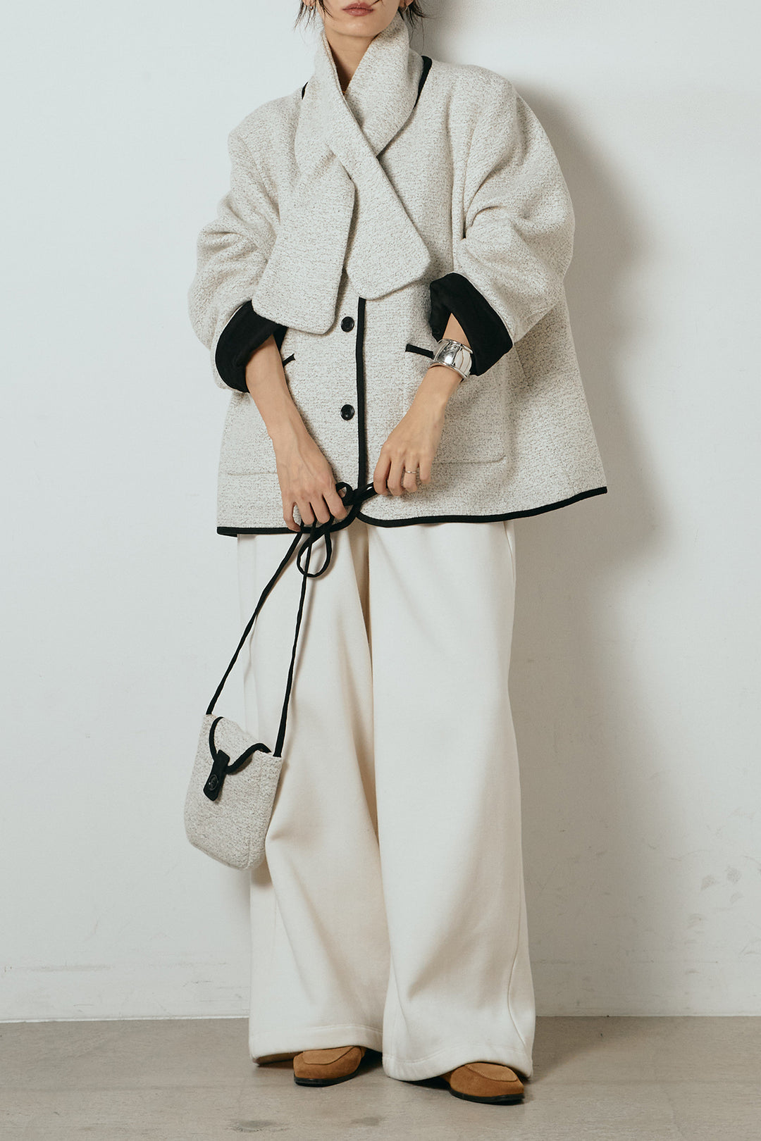 [SET]ノーカラーマフラーバッグ付きアウター+裏起毛スウェットワイドパンツ(2set)