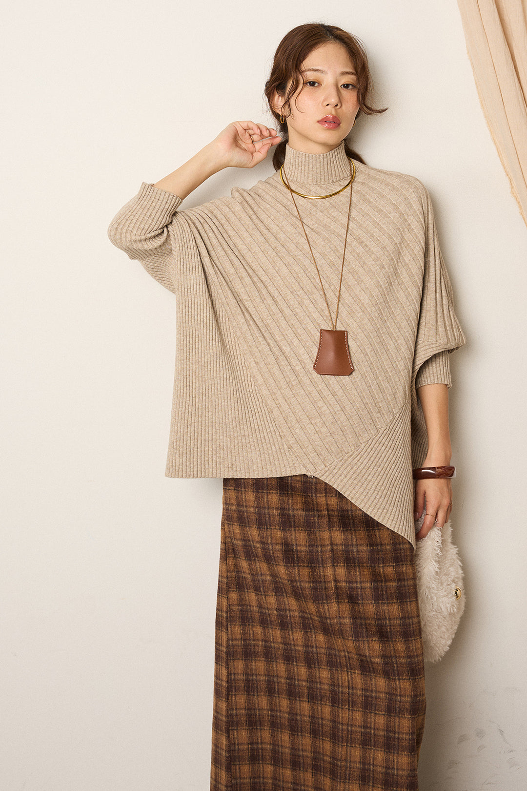 [SET]アシメデザインリブポンチョニットトップス+シャギーチェックストレートスカート(2set)