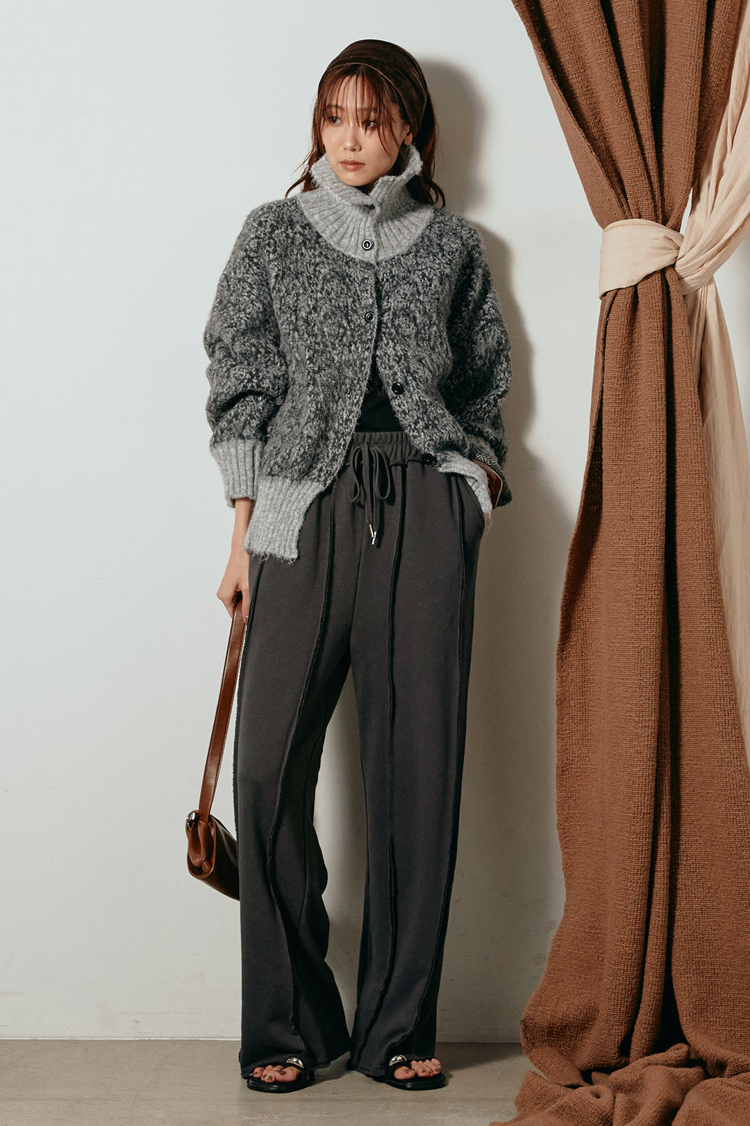 [SET]ハイネックミックスニットトップス+フロントラインデザインワイドスウェットパンツ(2set)
