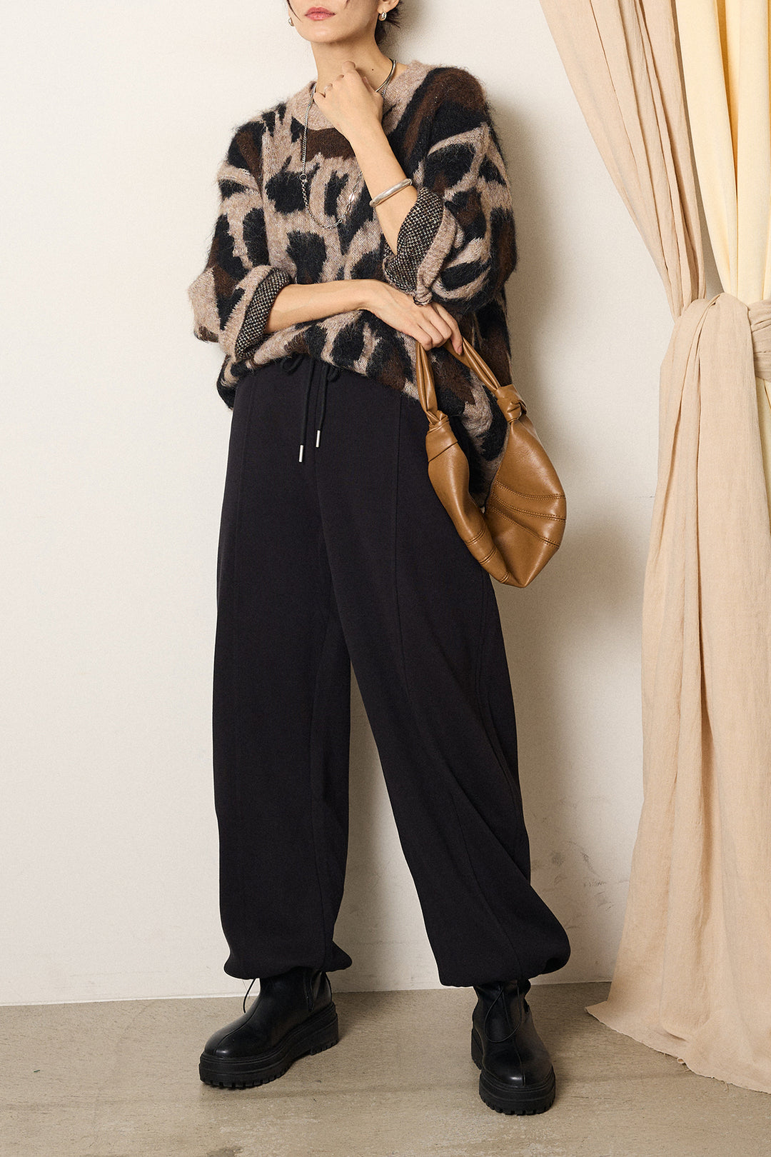 [SET]ルーズアニマルモヘアニットトップス+スウェットワイドカーブパンツ(2set)