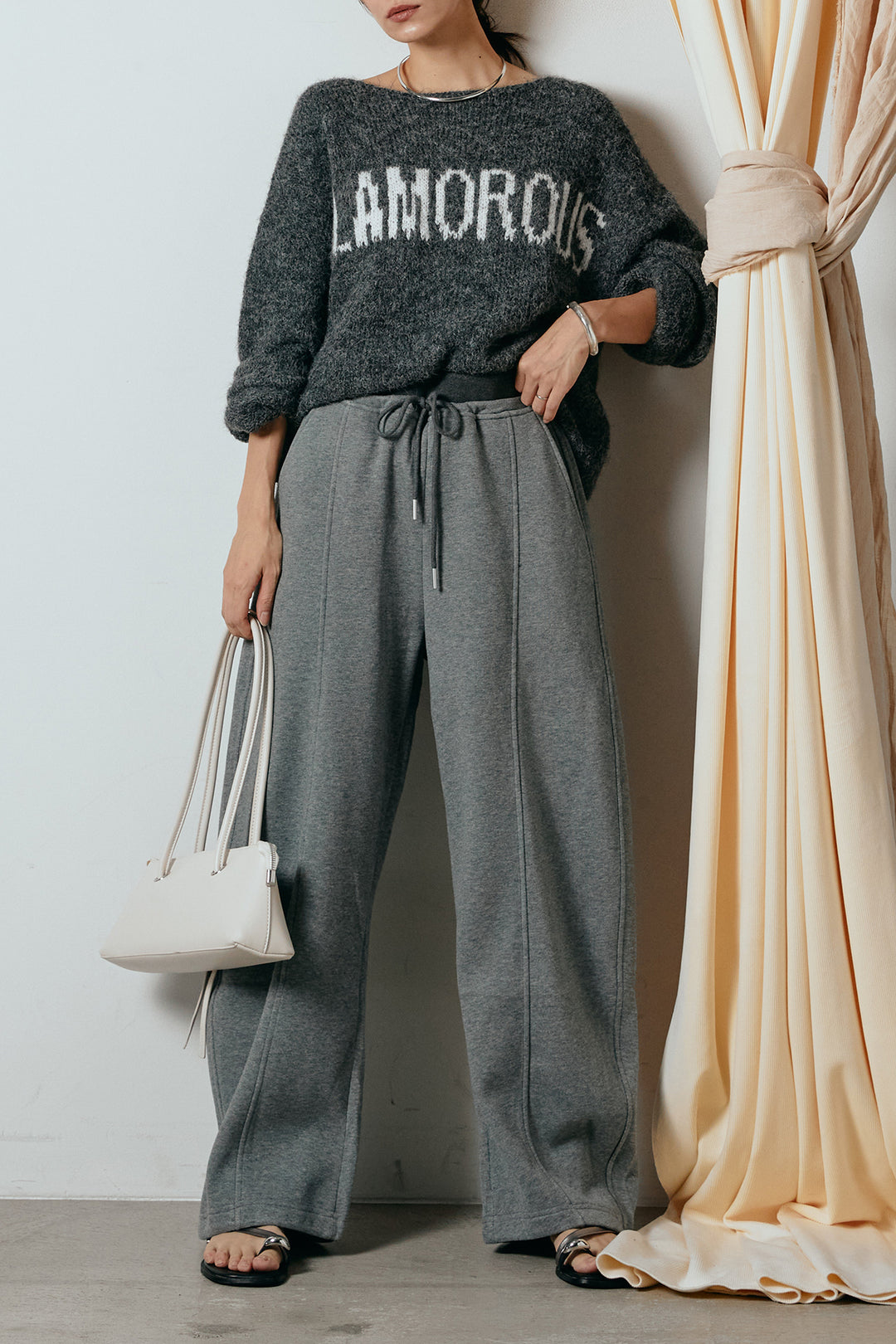 [SET]フロントロゴデザインニットトップス+スウェットワイドカーブパンツ(2set)