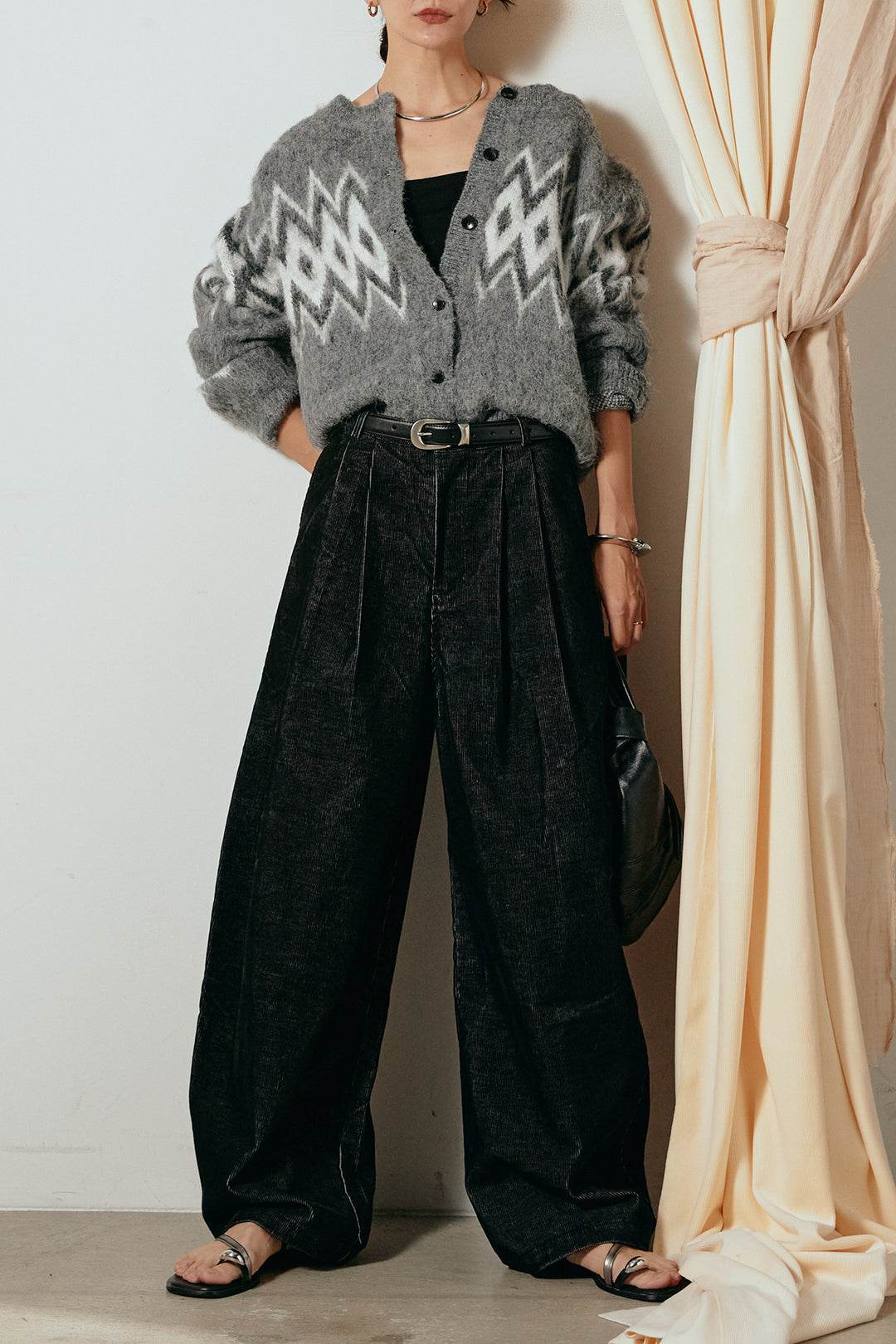 [SET]起毛ノルディック柄ニットカーディガン+フロントタック入りコーデュロイパンツ(2set)