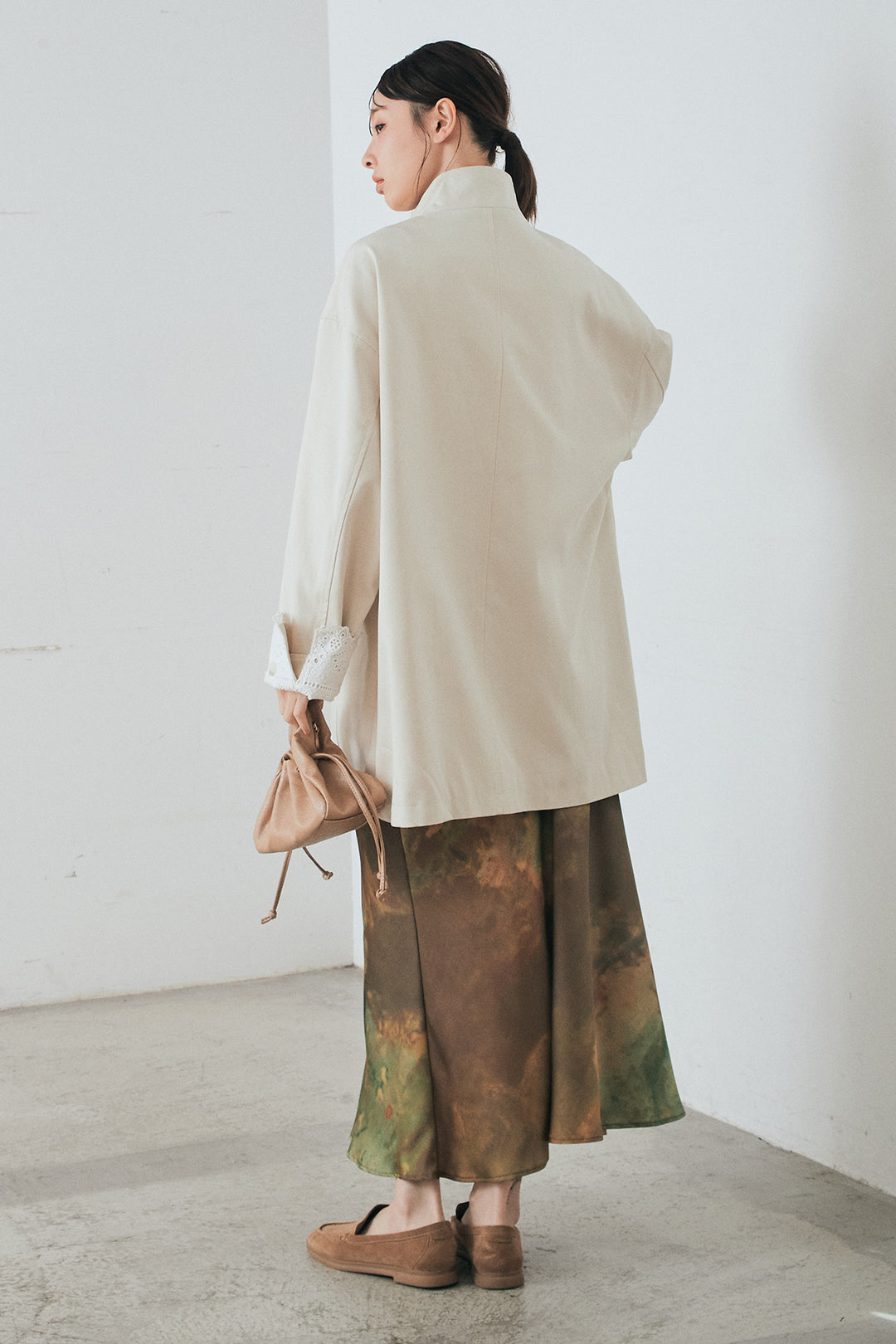 [SET]袖折り返しレースデザインアウター+ニュアンス柄サテンスカート(2set)