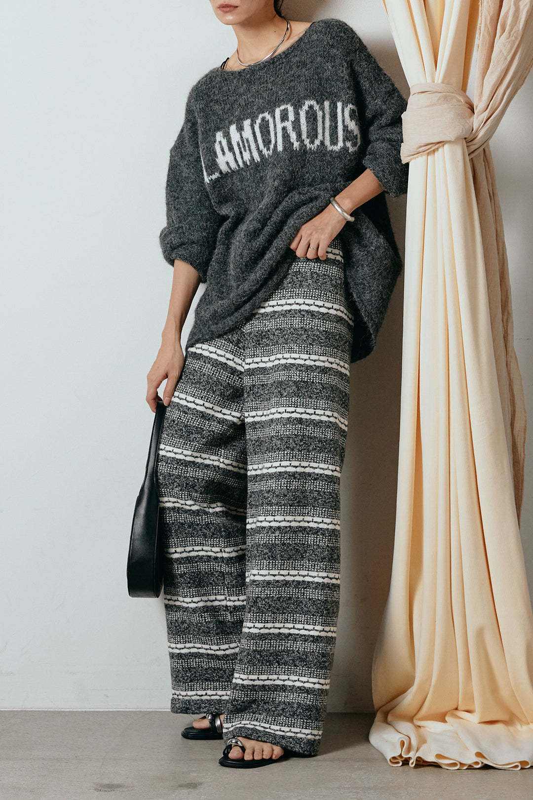[SET]フロントロゴデザインニットトップス+マルチライン柄リラックスニットパンツ(2set)